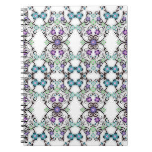 Tolles Spitzenmuster aus blau-violetten Blumen  Notizblock