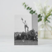 Tom Mix unterhält eine Gruppe von Jungs Postkarte (Stehend Vorderseite)