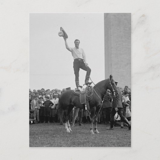 Tom Mix unterhält eine Gruppe von Jungs Postkarte (Vorderseite)