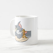 Tom und Jerry on Pillow Kaffeetasse (Vorderseite Links)