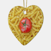 Tomate mit Fusilli-Pasta Keramikornament (Links)