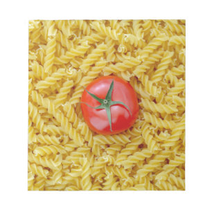 Tomate mit Fusilli-Pasta Notizblock