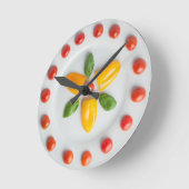 Tomate, Pfeffer u. Basilikum-Wanduhr Runde Wanduhr (Winkel)