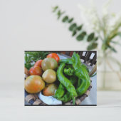 Tomaten und grüne Paprika im Korb Postkarte (Stehend Vorderseite)