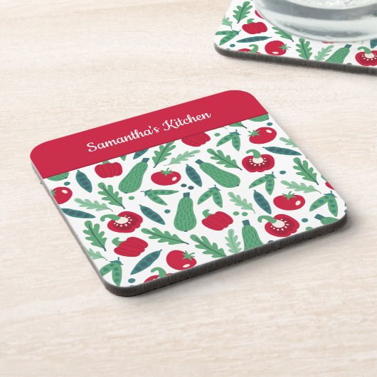 Tomaten und Gurken Gemüsemuster Name Rot Getränkeuntersetzer (Linke Seite)