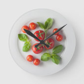 Tomato & Basil Wall Clock Runde Wanduhr (Vorderseite)