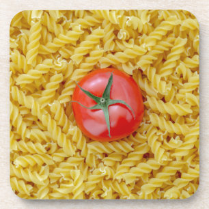 Tomato with fusilli pasta getränkeuntersetzer