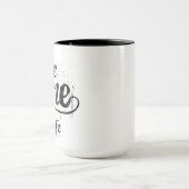 Ton der Tasse zwei mit dem Logo, das heraus (Zentrum)