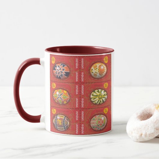 Ton-Tasse Pysanka Ukrainer-Ostern Egg3 zwei Tasse (Mit Donut)