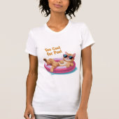 Too Cool for Pool – Funny Cat Floating on Pool T-Shirt (Vorderseite)
