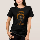 Too Cute to Spook Witch & Pumpkin Design Tri-Blend Shirt (Vorderseite)