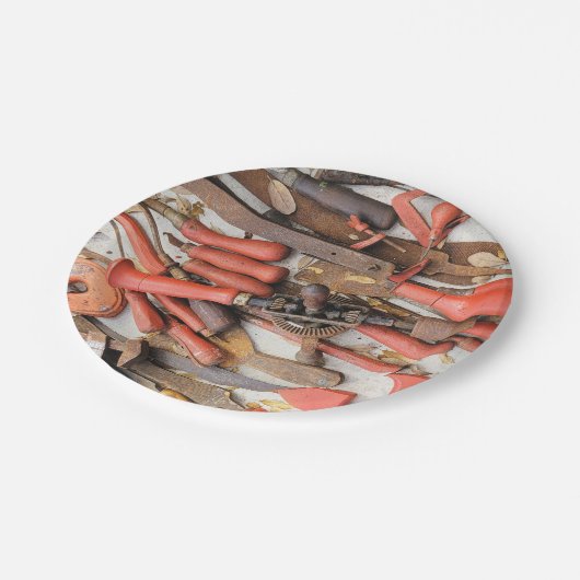 Tools Antiquitätenwerkzeug Rustikal Roter Mann Pappteller (Schrägansicht)