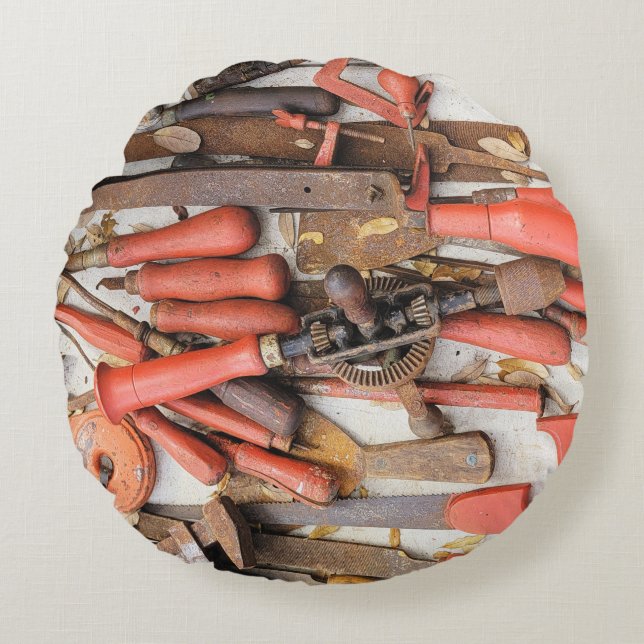 Tools Antiquitätenwerkzeug Rustikal Roter Mann Rundes Kissen (Vorderseite)