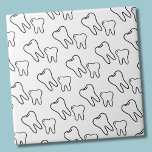 Tooth Fliese<br><div class="desc">Ein einfaches, schwarz-weißes Zahn- oder Zahndesign perfekt für Zahnärzte, Kieferorthopäden und mehr! Ob Sie gewollt haben, diese Kachel als kleinen Untersetzer oder Trivet für einen Drink oder Teller zu verwenden... Sie gehen groß mit einer Rezeption oder dem gesamten Büro, ist an Ihnen! Machen Sie eine ganze Wand, oder nur eine...</div>
