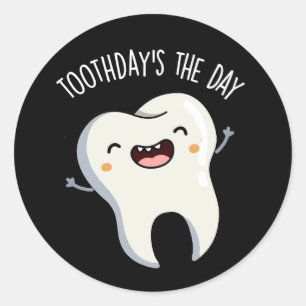 Toothday ist der Tag Lustige Zahnwitze Dunkler Hin Runder Aufkleber