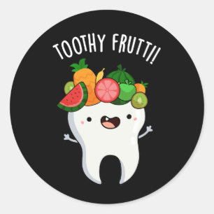 Toothy Fruity Funny Dental Pun Dark BG Runder Aufkleber