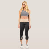 Top Apricot Beige auf fast schwarz Capri Leggings (Vorderseite)