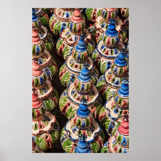 Töpferwaren zum Verkauf auf dem Markt Poster (Vorne)