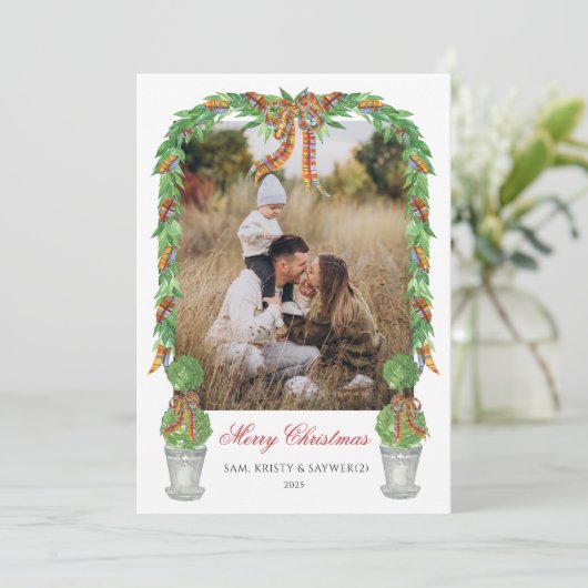 Topiary Grandmillennial Photo Christmas Card Einladung (Stehend Vorderseite)