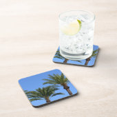 Tops von Palmen gegen den blauen Himmel Getränkeuntersetzer (Rechte Seite)