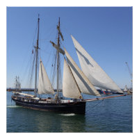 Topsail Gulet im Hafen von Brest