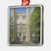 Tor zur Trinity-Uni und Fahrradreihen, Silbernes Ornament (Links)