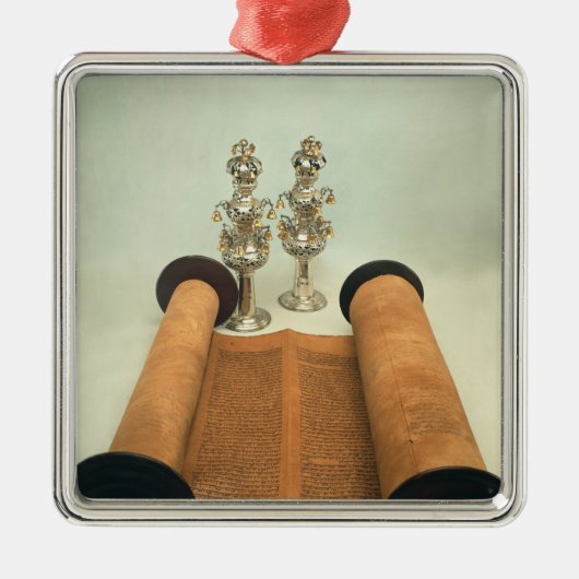 Torah Rolle mit silbernen Krone Finials Silbernes Ornament (Vorne)