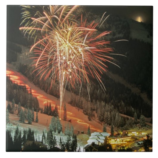 Torchlightparade und -Feuerwerke während des Fliese (Vorderseite)