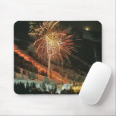 Torchlightparade und -Feuerwerke während des Mousepad (Mit Mouse)