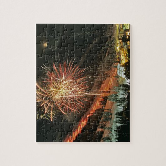 Torchlightparade und -Feuerwerke während des Puzzle (Vertikal)