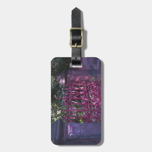 Tore zu Strawberry Fields Liverpool Gepäckanhänger (Vorderseite vertikal)