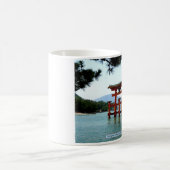 Torii gate, Itsukushima Shrine, Japan Kaffeetasse (Mittel)