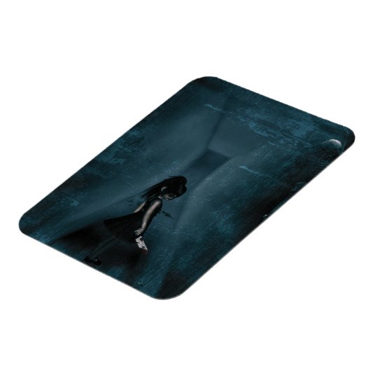 Tormented Gothic Girl Magnet (Linke Seite)