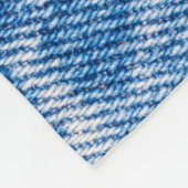 Torn Denim: Doppelblauer Jeans Frame Fleecedecke (Ecke)