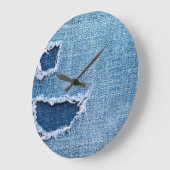 Torn denim Stoff Textur, blaue Farben. Große Wanduhr (Winkel)