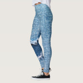 Torn denim Stoff Textur, blaue Farben. Leggings (Links)