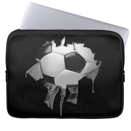 Torn Soccer Laptopschutzhülle (Vorderseite)
