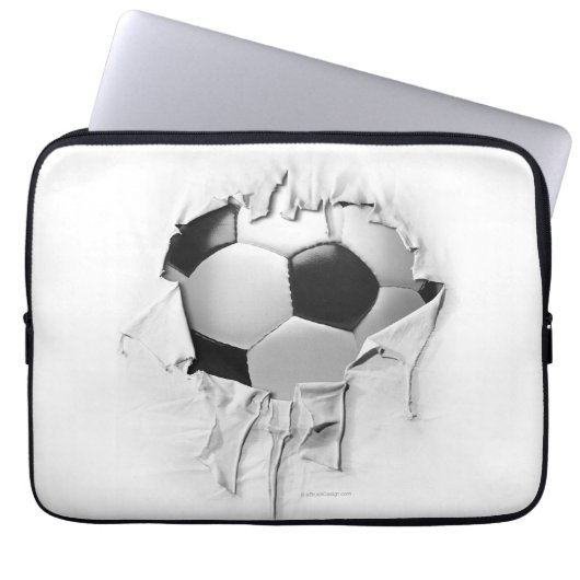 Torn Soccer Laptopschutzhülle (Vorderseite)