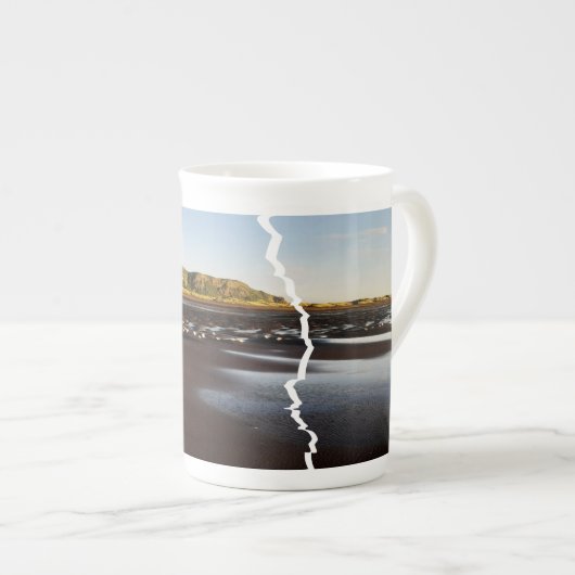 Torn Tryptich Tasman View Knochen China Tasse (Vorderseite Rechts)
