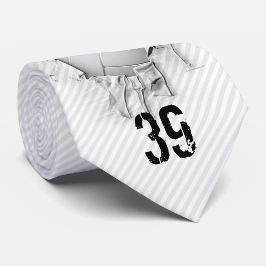 Torn Volleyball (personalisiert) Weiße Neckbinde Krawatte (Gerollt)