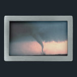 Tornado Rechteckige Gürtelschnalle<br><div class="desc">Ein gefährlicher Tornado oder "Zweiergreifer" Touchs hinunter in Oklahoma und wird von Sturmjägern des National Severe Storms Laboratory der NOAA auf Film aufgenommen. Dieser Zweig hat eine Staub- und Trümmerwolke,  die sich an der Erdoberfläche in der Tornadallee bildet.</div>