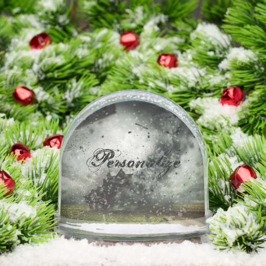 Tornado-Sturm zerstörendes Haus Schneekugeln (Weihnachten)