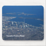 Toronto Ontario Kanada Mousepad<br><div class="desc">Foto der Innenstadt Toronto von der Luft,  als kommen für eine Landung auf einem Flugzeug aus Europa. Sie können den CN Tower,  eine wichtige touristische Attraktion,  Harborfront und den schönen blauen Ontario-See mit den Toronto Inseln sehen.</div>