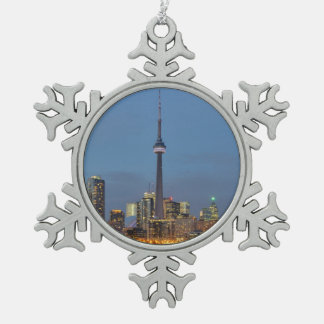 Toronto-Skyline nachts Schneeflocken Zinn-Ornament