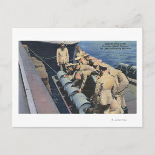 Torpedobootbesatzung bereitet Wasserbombe vor - US Postkarte