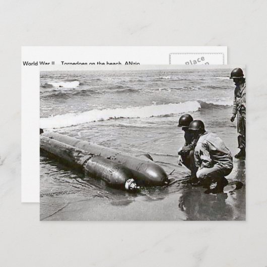 Torpedos aus dem Zweiten Weltkrieg am Strand, ANzi Postkarte (Vorne/Hinten)