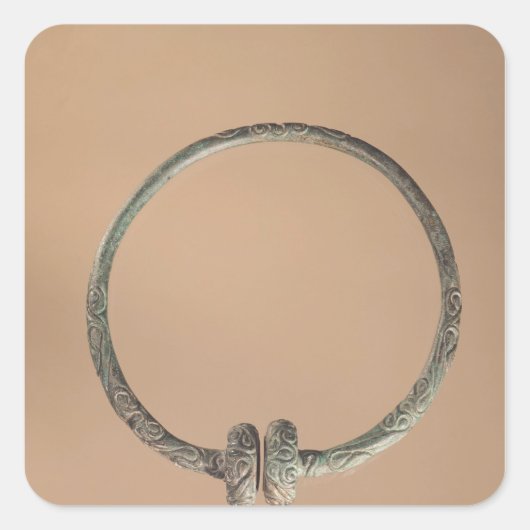 Torque mit ternären Designs, 5. 4. Jahrhundert v.  Quadratischer Aufkleber (Vorderseite)