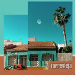 Torrevieja in Orange und Turqoise Freistehende Fotoskulptur<br><div class="desc">Ein buntes Foto einer spanischen Stadt mit traditionellem Gebäude,  einem Halbmond und einer Palme. Valencia,  Alicante.</div>