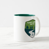Torrey C. Brown Rail Trail Zweifarbige Tasse (VorderseiteRechts)