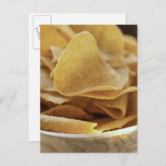 Tortilla-Chips in einer Holzschüssel Postkarte (Vorne/Hinten)